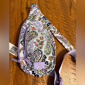 NWT Vera Bradley Lighten up essential sling Maddelana Essential Sling Paisley 🌸
